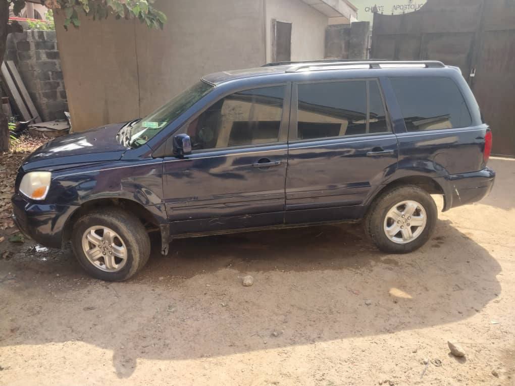 A picture of Honda pilot 05 For Sale