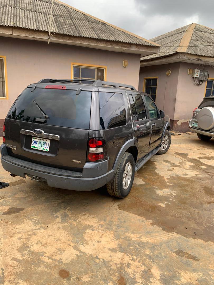 A picture of Ford Explorer 2007 Gear Engine untouched 3M settlement 100k Location