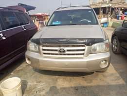A picture of TOYOTA HIGHLANDER 06 TOKUNBO STANDARD MODEL 3ROWS SEATER USED BY