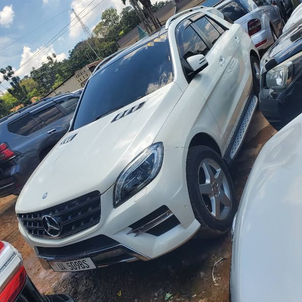 A picture of ML350 2012 85M