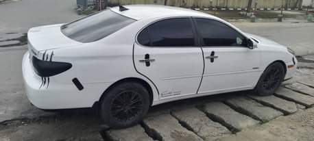 A picture of Lexus ES