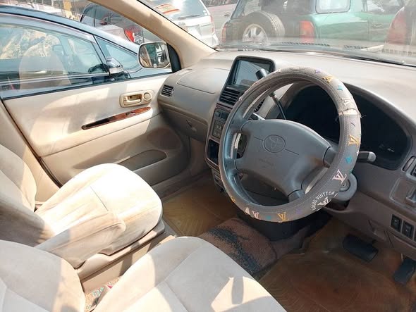 A picture of Toyota ipsam 10 millions very good CALL 0786 92 82