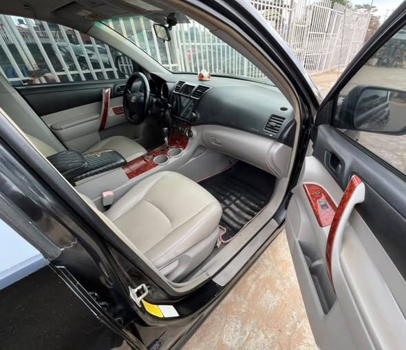 A picture of Toyota highlander 2008 everything is working perfectly