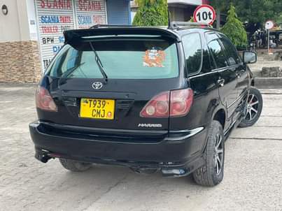 A picture of Toyota harrier old