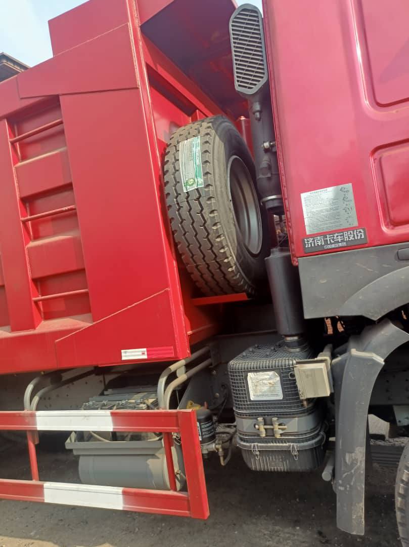 A picture of HOWO TIPPER 10 tire