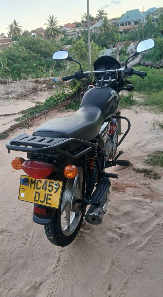 A picture of BOXER BM GEAR KALI SAN HAINA KIPENGERE PG 0786575610 BEI