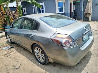 A picture of Nissan Altima 2010 registered