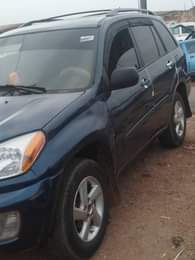 A picture of Toyota RAV4 04 model manual transmission untouched engine and gear