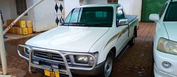A picture of Hilux 2wd Year 2000 Flow gear 3L gear Full ac