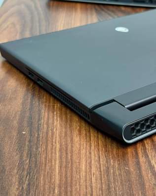 A picture of Alienware M17 R2