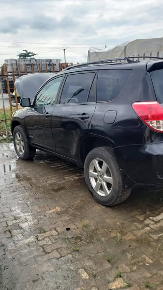 A picture of 2008 rav4