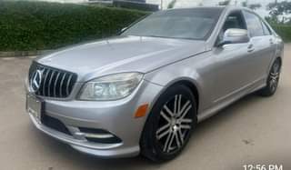 A picture of 2009 first body C300 with untampered engine and gear selling