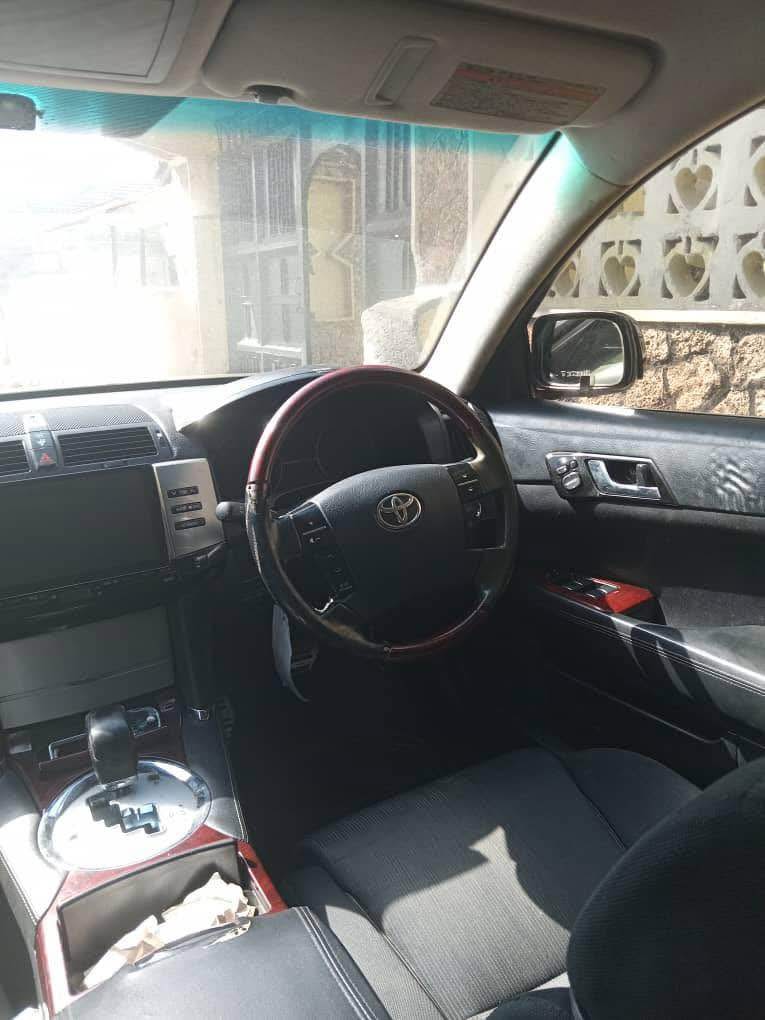 A picture of Toyota mark x