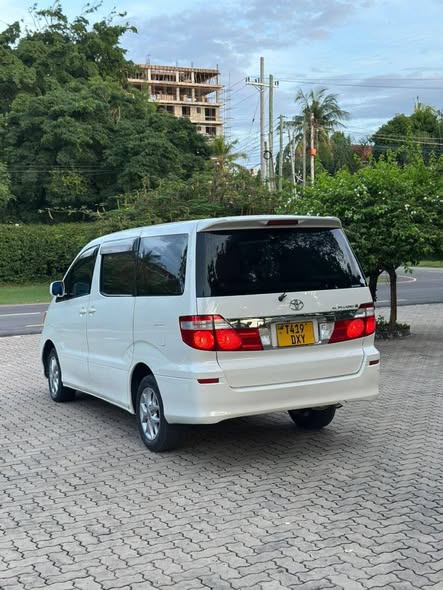 A picture of PRICE BEI 17 5m TOYOTA ALPHARD BAMPA NDOGO CONTACT 0682004983