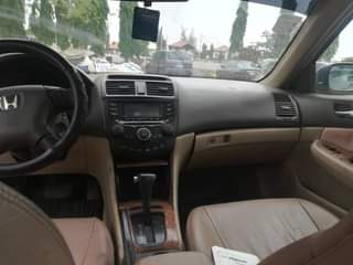 A picture of 2004 HONDA ACCORD