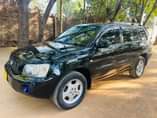 A picture of 2004 toyota kluger