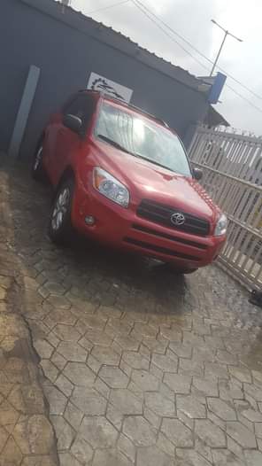 A picture of Toyota Rav4 2006 used work fine and clear series buyer