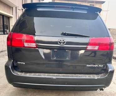 A picture of Reg Toyota Sienna 2005