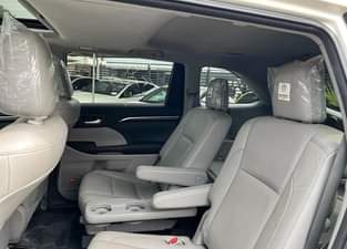 A picture of TOYOTA HIGHLANDER LIMITED 3 ROW Fullest Option Model 2019 Price