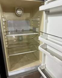 A picture of Friji kubwa Bomba zuri mnoo Linafanya kazi vizuri mnoo Bei