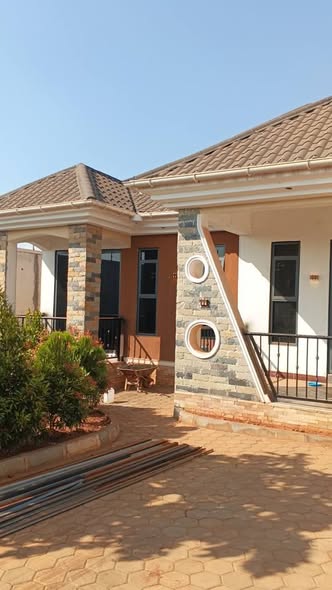 houses kyanja