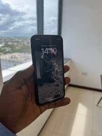 A picture of iPhone 11plain gb128 0612098582 0687098582