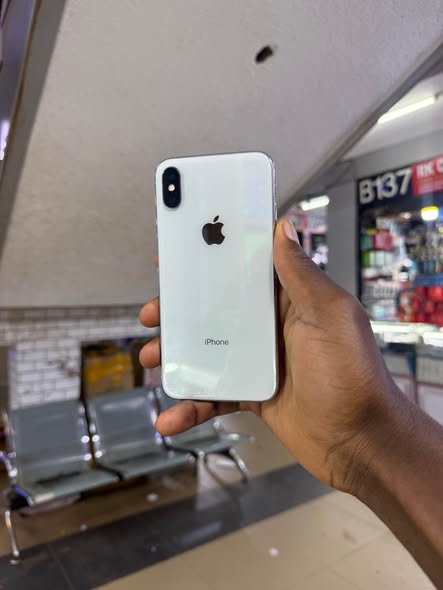 A picture of iPhone X 256gb 450k Face ID 0701707265