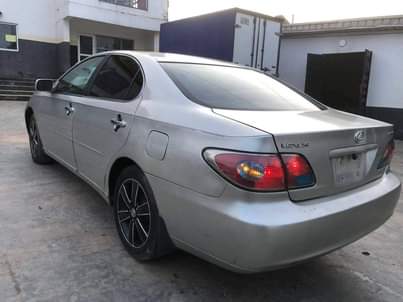 A picture of Lexus Es330