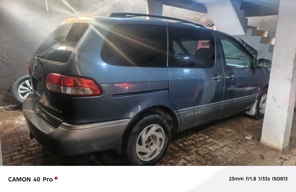 A picture of Unregistered Used 2002 Toyota Sienna