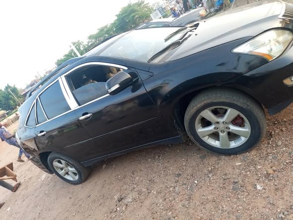 A picture of Lexus Rx 330