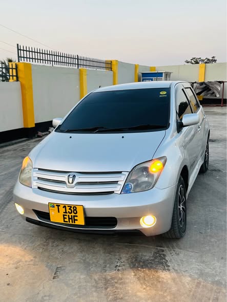A picture of TOYOTA IST