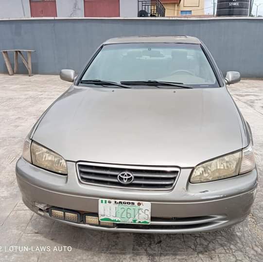A picture of Toyota Camry 2001 LE