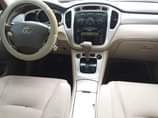 A picture of Toyota Highlander 2005 Registered 2.9m