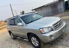 A picture of Toyota Highlander 2005