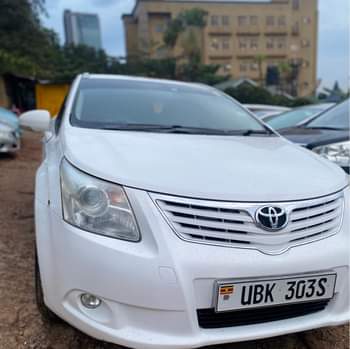 A picture of TOYOTA AVENSIS 2012 Push to start Fuel saving Black interior