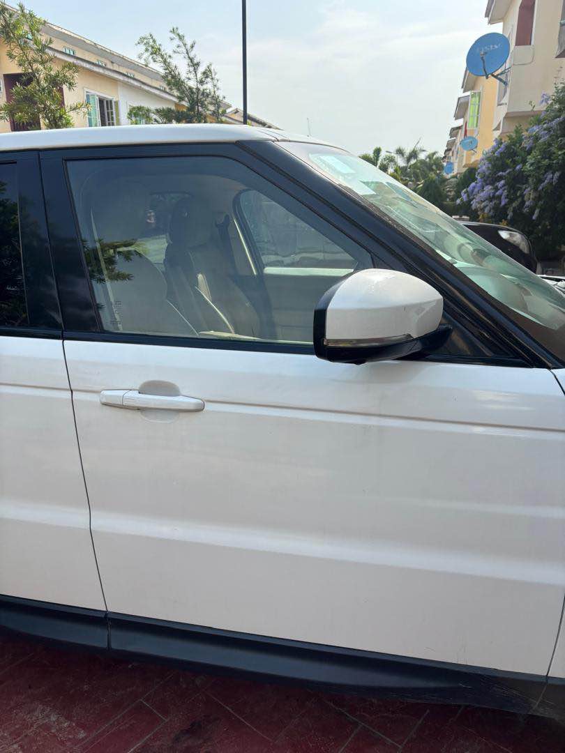 A picture of LAND ROVER RANGE ROVER 2014 WHITE