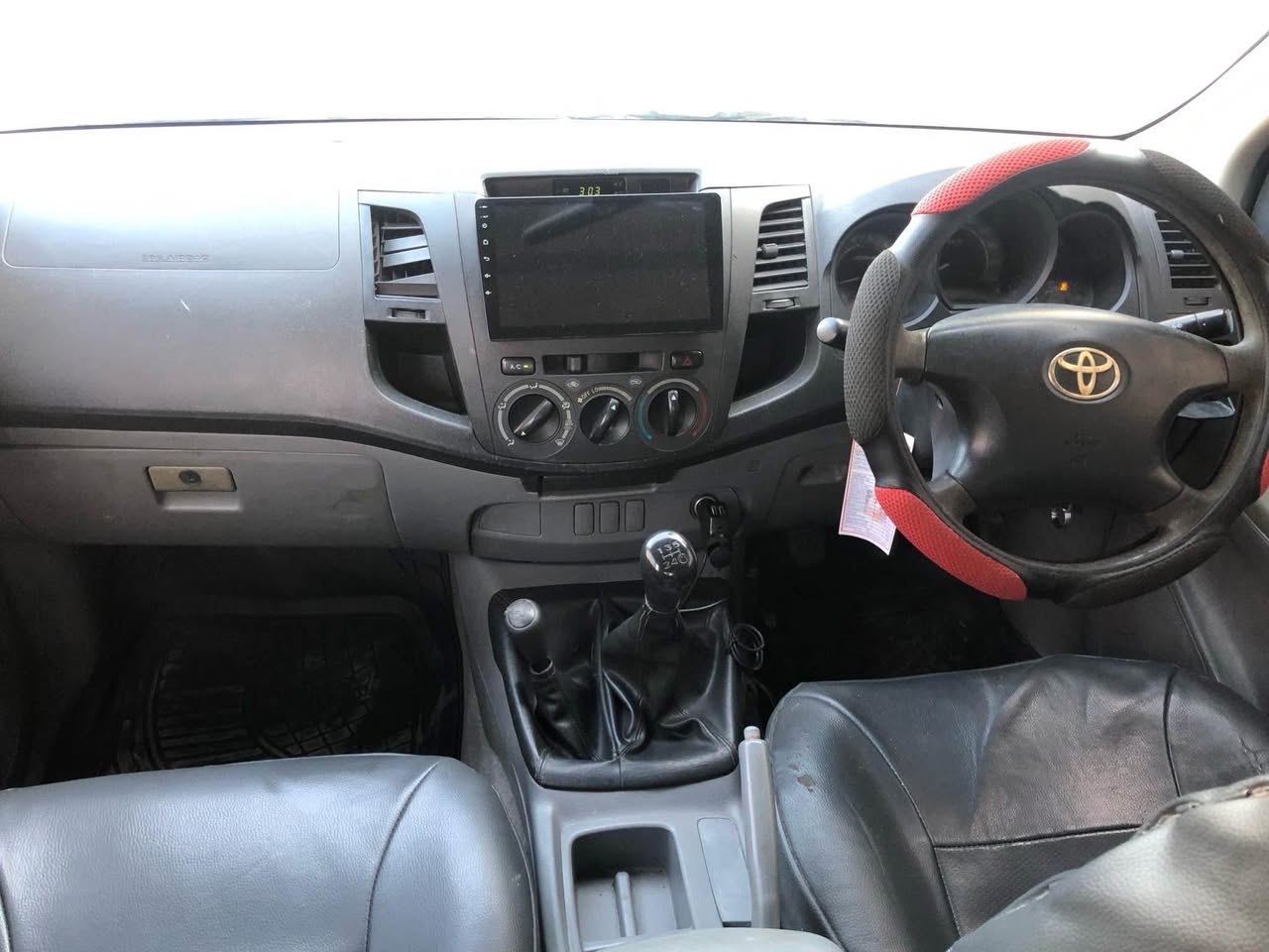 A picture of TOYOTA HILUX DOUBLE CABIN