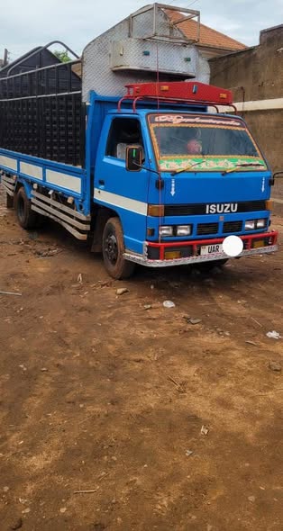 A picture of ISUZU TRUCK LONG