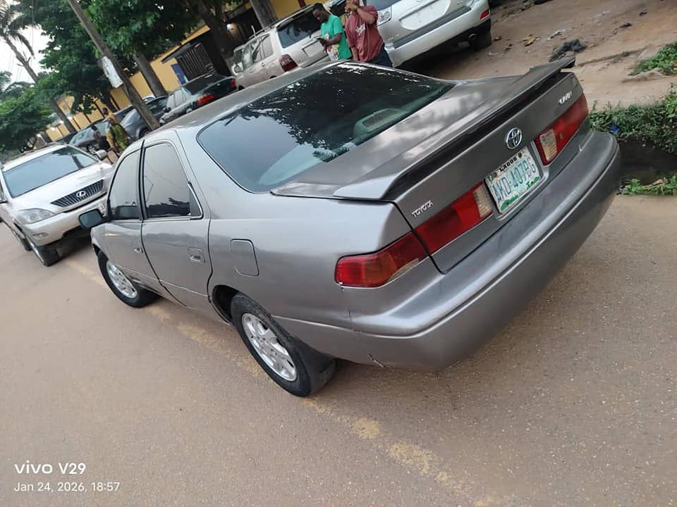 A picture of Toyota camry 2001 good deal