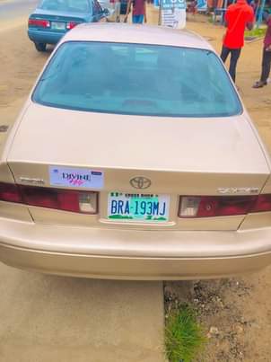 A picture of Toyota Camry drop light with good engine gear and AC