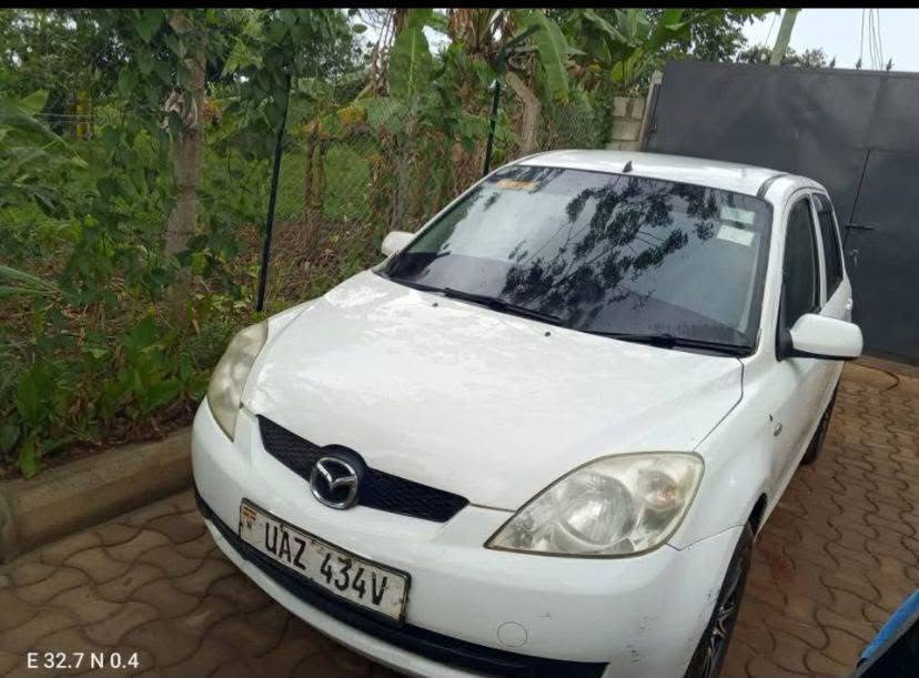 A picture of Mazda Demio manual
