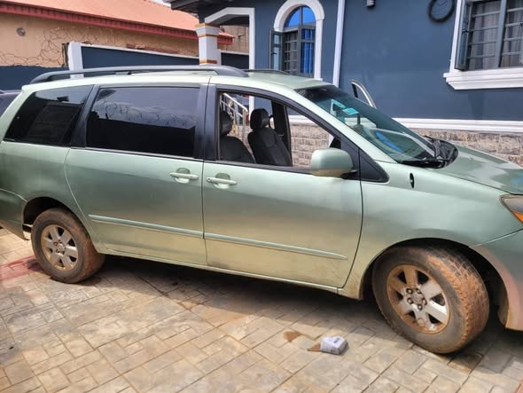 A picture of Toyota sienna 2008