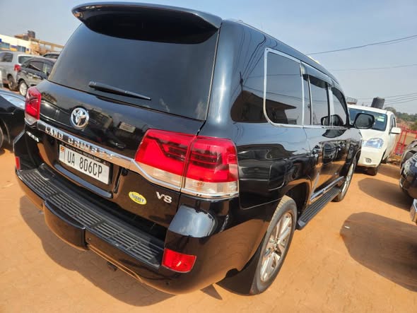 A picture of V8 land cruiser on sale