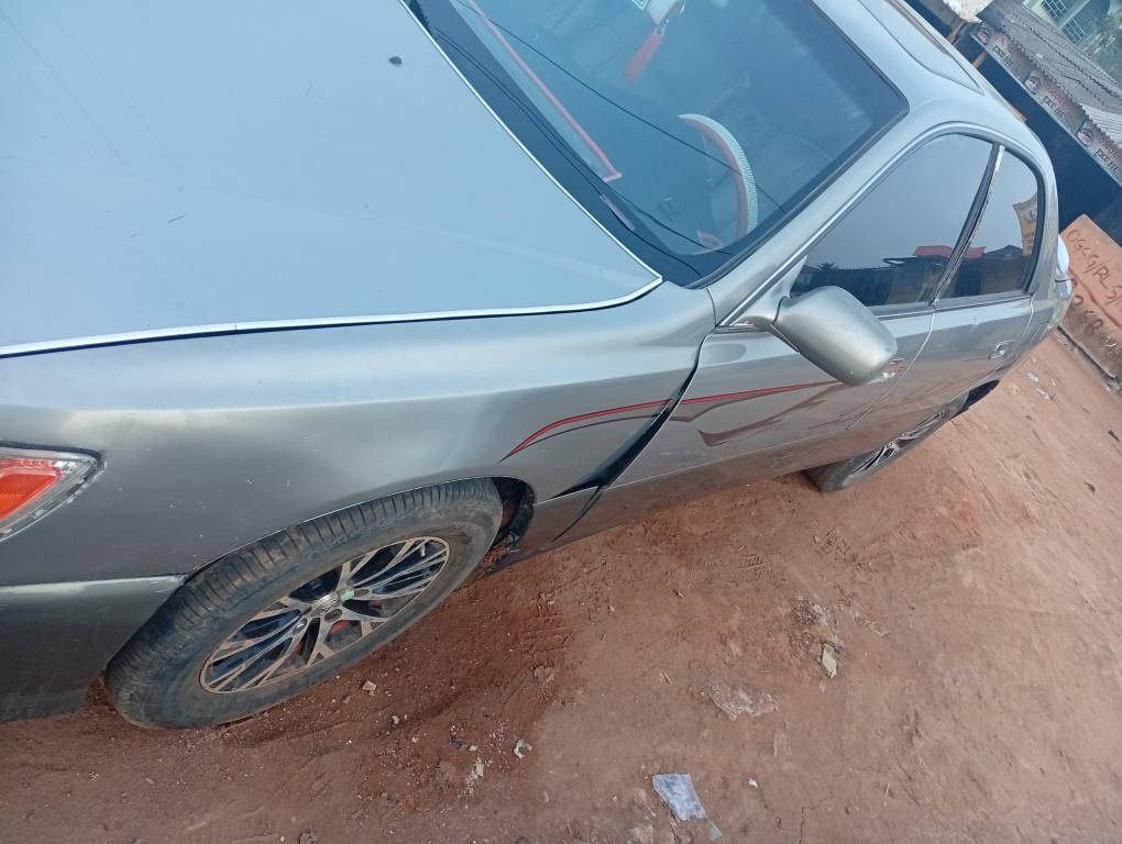 A picture of Lexus car