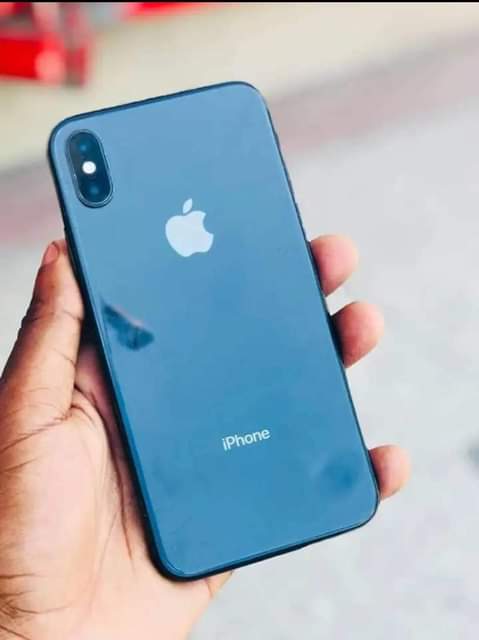 A picture of Iphone x 64 gb