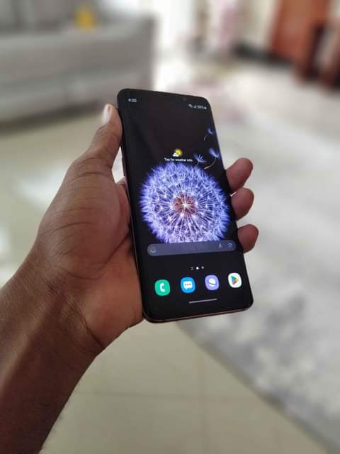 A picture of Samsung S9 ram 4 GB 64gb 190k
