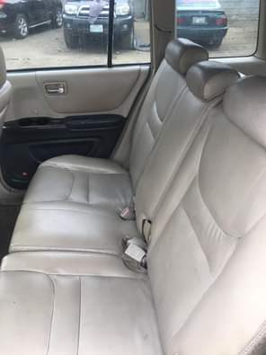 A picture of Toyota Highlander 2003 model 2 rows Engine is good Gear