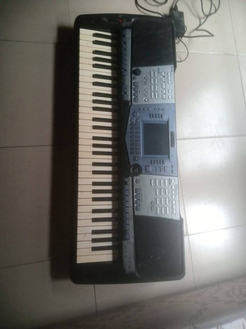 A picture of Yamaha PSR 1100