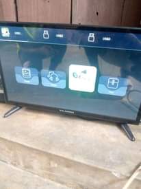 A picture of TV FLAT MPYA INA REMOTE YAKE NA KILA KITU INCHI