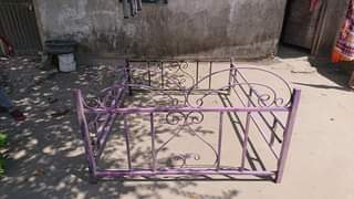 A picture of Kitanda cha chuma